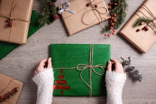Cadeaux de Noël en pharmacie : 8 idées bien-être et parapharmacie